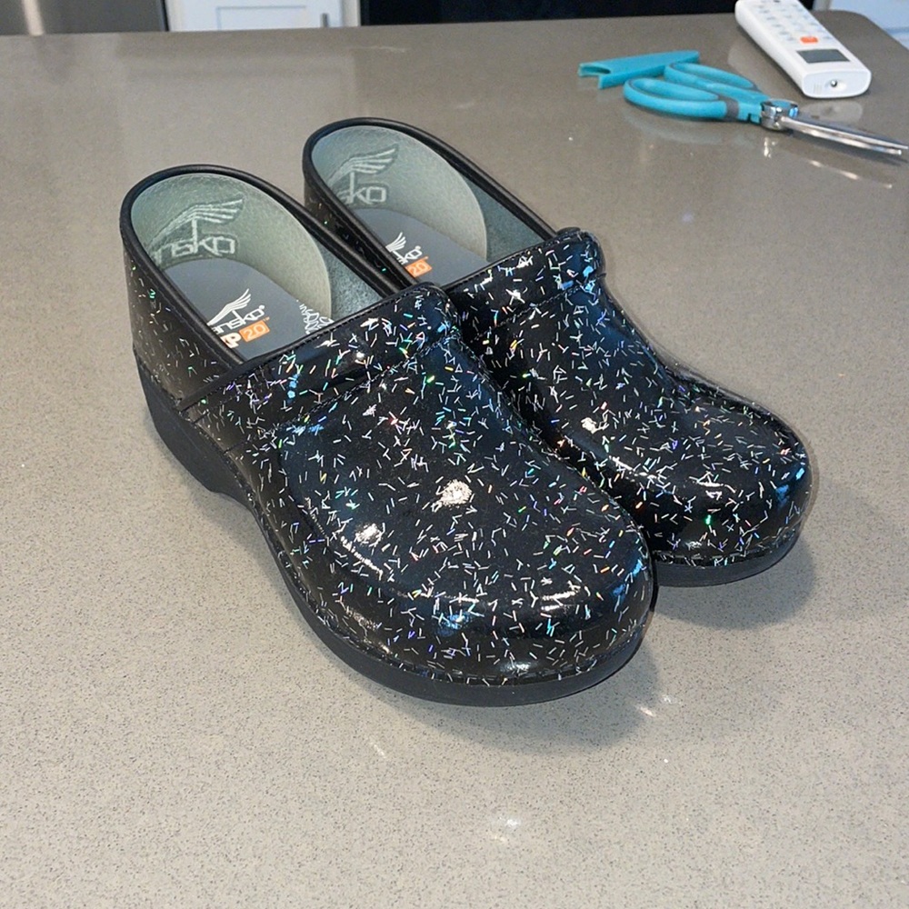 Dansko XP 2.0 Clogs
